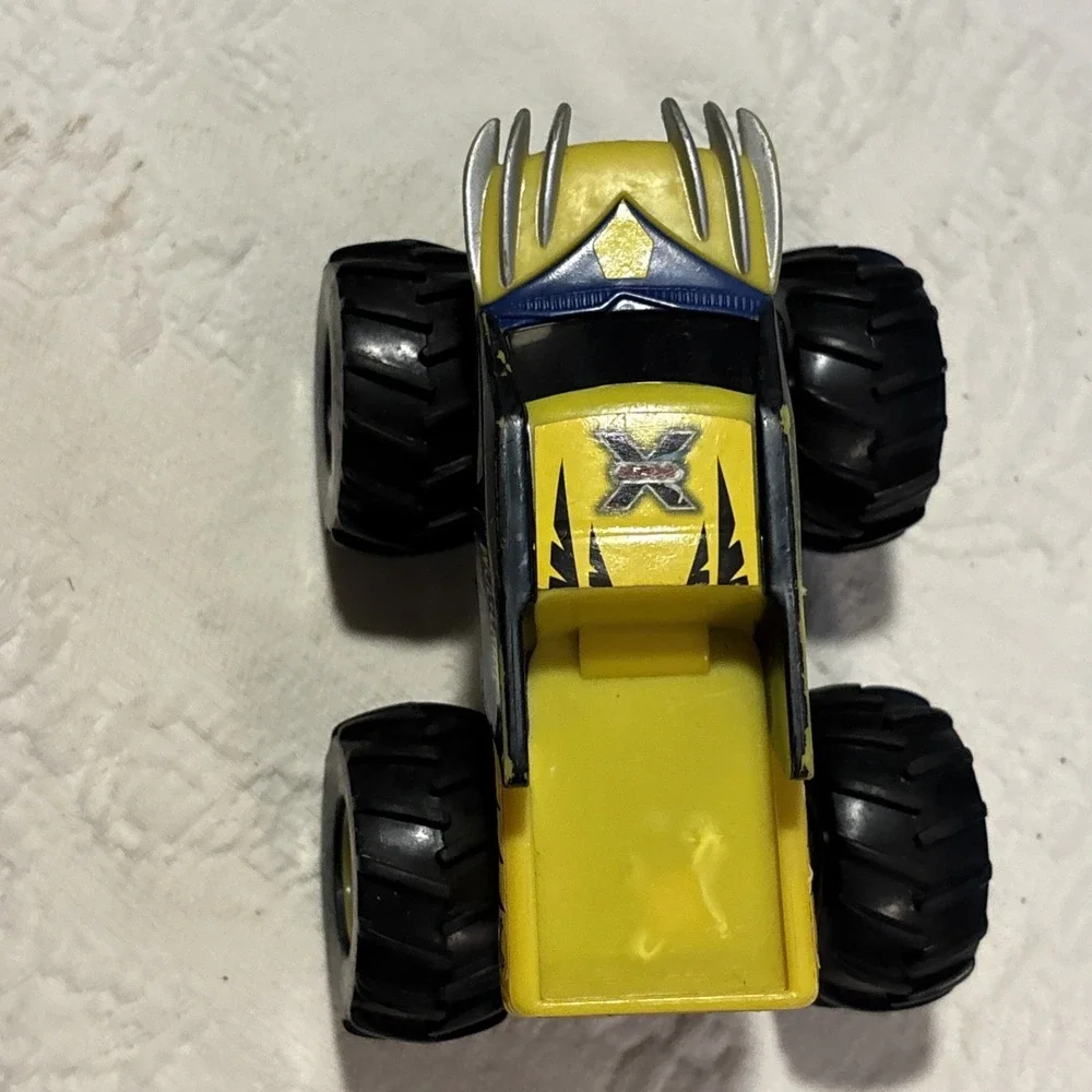 Hot Wheels Monster Jam Wolverine Truck 1:64 Scale Marvel